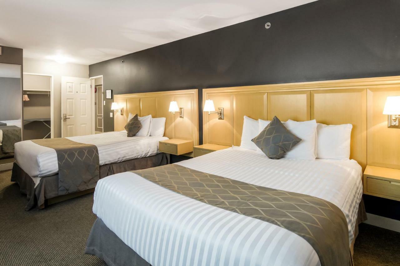 Red Lion Inn & Suites Abbotsford Exterior photo